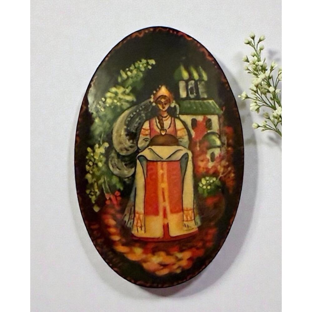 VINTAGE RUSSIAN PAPER MACHE BROOCH Black Enamel Hand Painted Pin 3217-22
